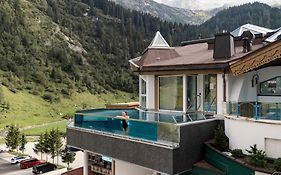 Hotel Neuhintertux 4 Sterne Superior
